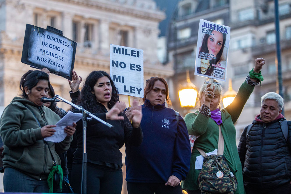 Disciplinar y silenciar