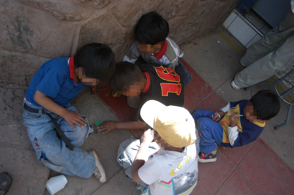 Contención, afuera