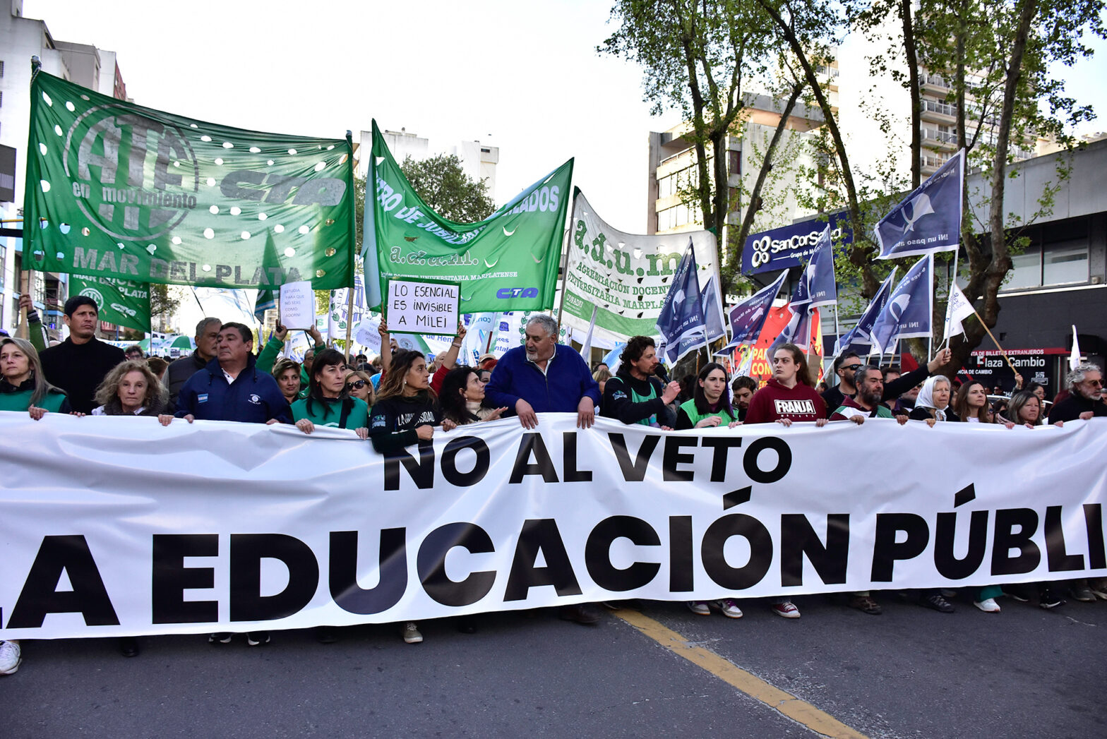 La universidad sale a las calles