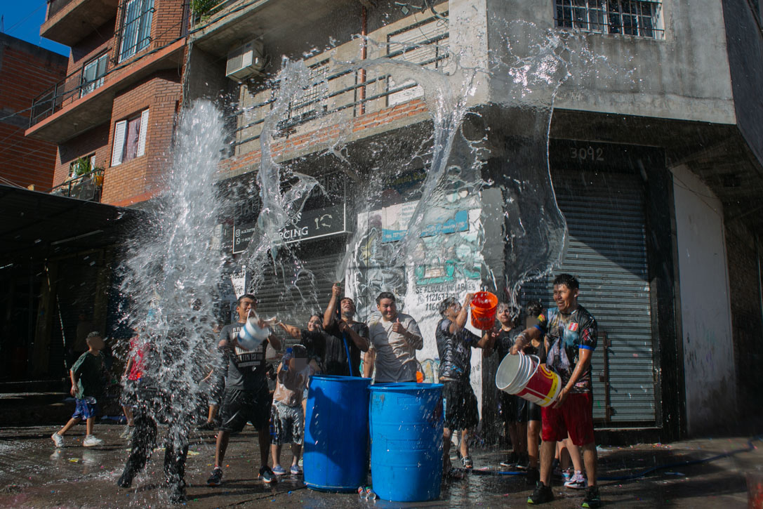 Carnaval de agua y colores