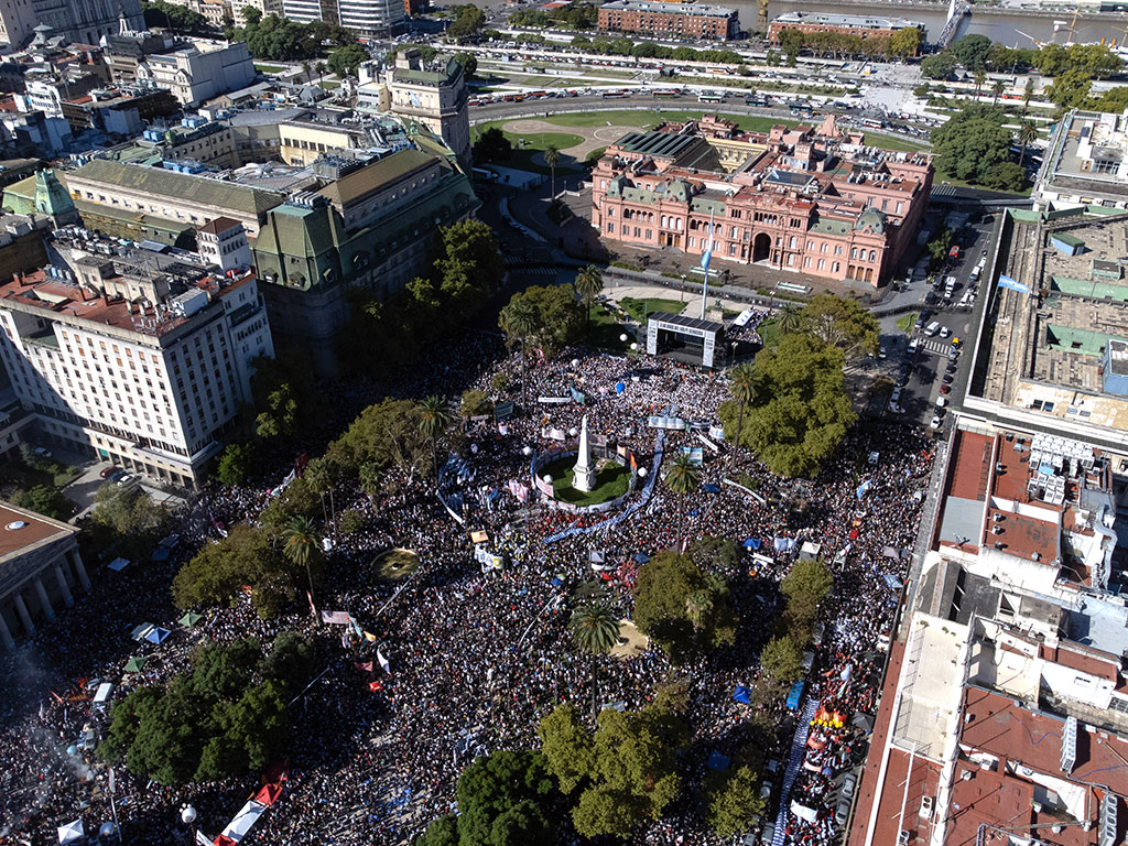 El eco de las plazas