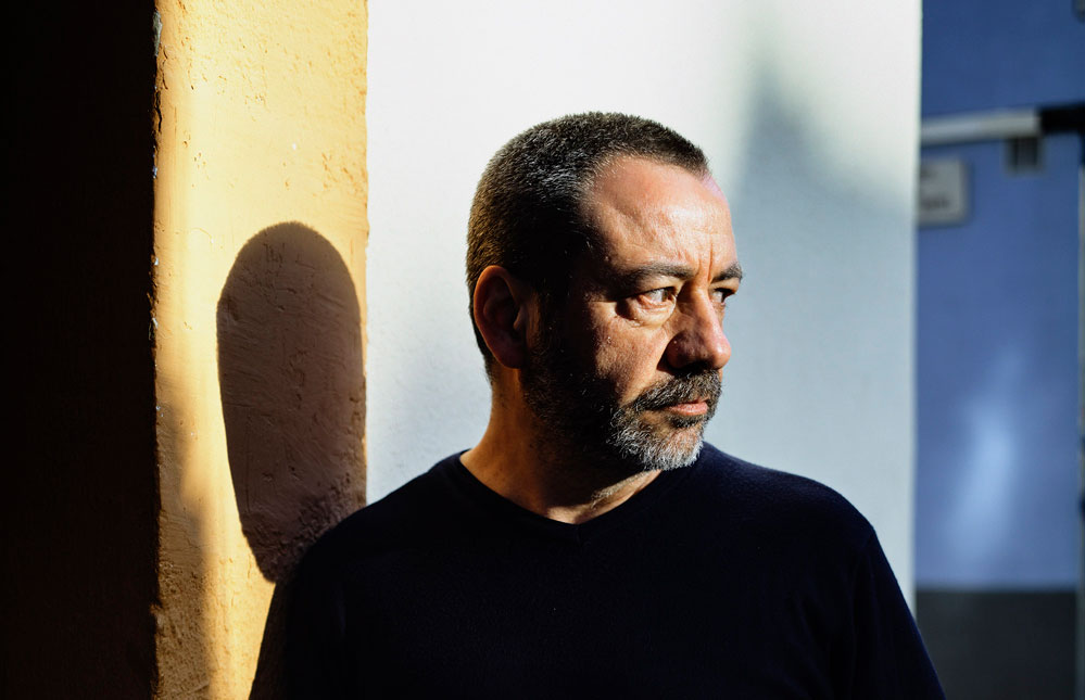 «Escribir es como encarar una aventura»