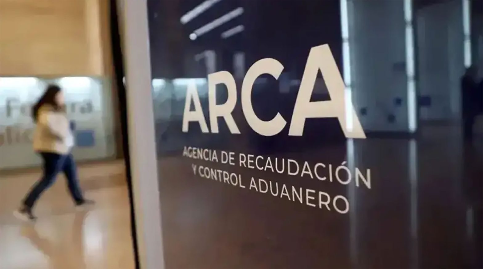 Cae la recaudación, se profundiza el ajuste